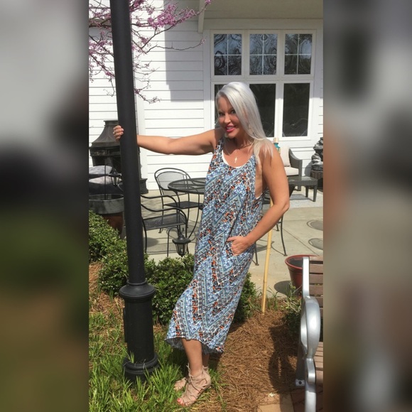 ❤️ SUMMER CLEARANCE Blue Floral Pocket Jumpsuit! - Picture 2 of 2